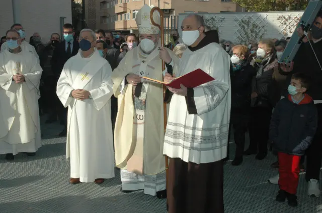 El arzobispo Carlos Escribano presidió la consagración del  nuevo templo.