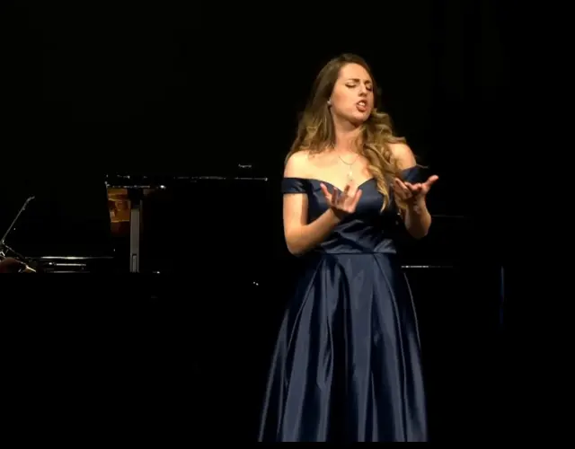 La joven mezzosoprano Carolina Nalváez alterna la docencia con la interpretación.
