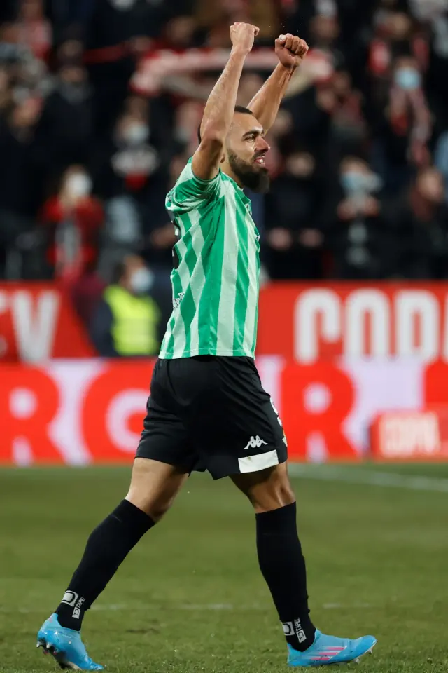 Borja Iglesias, del Real Betis, celebra el gol que ha marcado