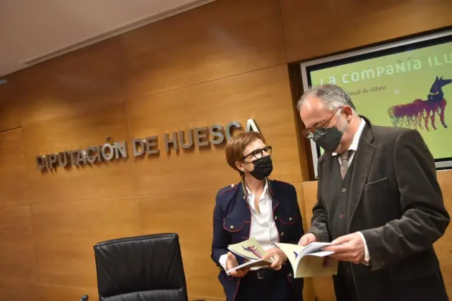 Presentación de la segunda edición de La Compañía Ilustrada, con la diputada Maribel de Pablo y Grassa-Toro, director del programa cultural.