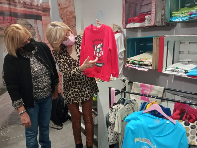 Las prendas de los talleres ocupacionales del Ayuntamiento de Huesca se comercializan bajo la marca Bolskan.