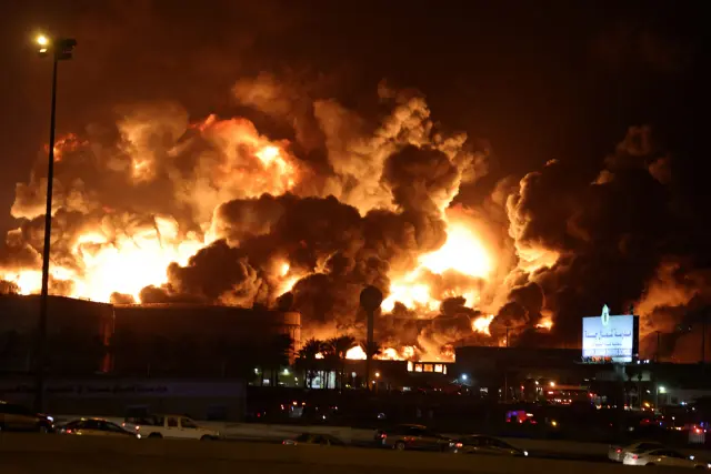 La jornada ha estado marcada por el incendio en una instalación petrolera provocado por un atentado.