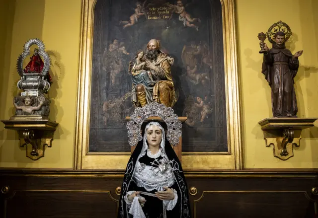 Virgen de los Dolores, con San Joaquín de fondo, en San Cayetano de Zaragoza.