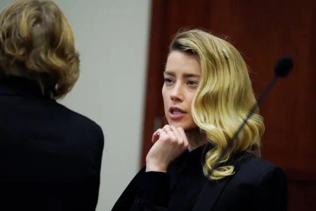 Amber Heard durante el juicio por difamación contra su exmarido Johnny Depp.