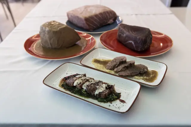 Varios cortes y recetas del atún ronqueado en Huesca.