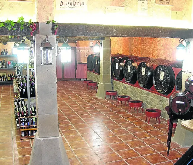 El interior de la Bodega Gabriel, en Sabiñánigo.