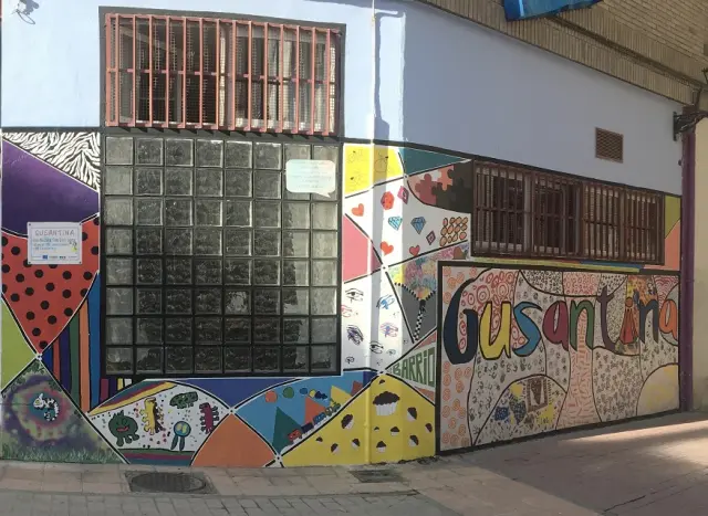 Detalle de la fachada del local de Gusantina.