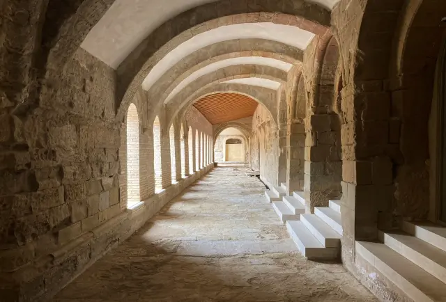 Así ha quedado el ala este del claustro de Sijena tras su restauración.