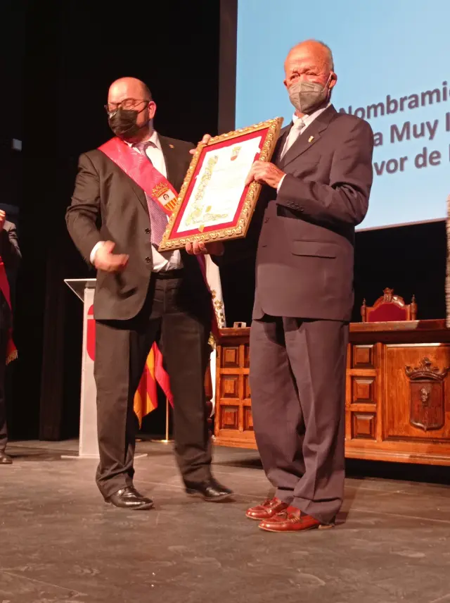 Félix Báguena recibe el reconocimiento de Hijo Predilecto.