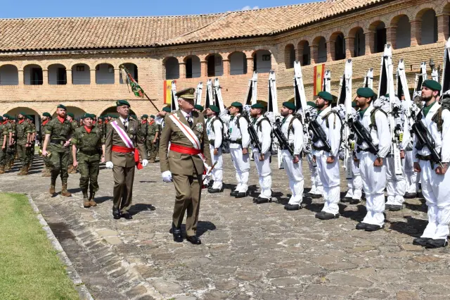 La parada militar la ha presidido el Teniente General Jefe de la Fuerza Terrestre José Rodríguez García.