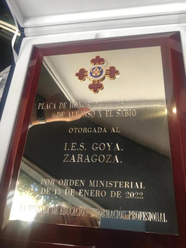 Placa de Honor de la Orden Civil de Alfonso X el Sabio del IES Goya de Zaragoza.