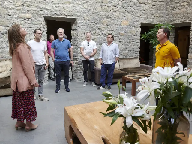 Los responsables del Real Zaragoza, en su visita al Hotel Barceló Monasterio de Boltaña.
