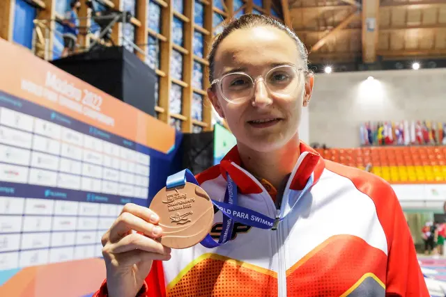 María Delgado recoge la medalla de bronce en 100 metros mariposa S12 en el Mundial de Madeira 2022