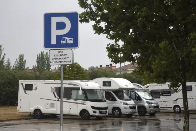 Área de caravanas junto al Palacio de los Deportes de Huesca.