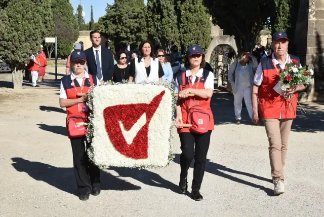 Homenaje a los voluntarios de Zaragoza fallecidos en el último año, celebrado en el cementerio de Torrero