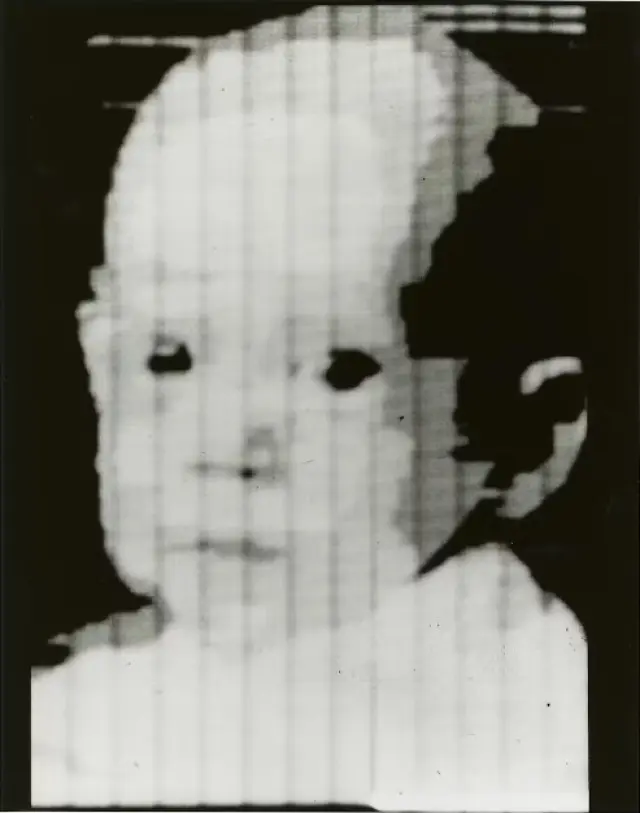 El bebé de la primera imagen digital de la historia es Walden, el hijo de Russell Kirsch, creada mediante el escaneo de una fotografía analógica en 1957.
