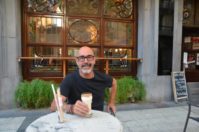 Óscar Blázquez, en la terraza del Café de Levante.
