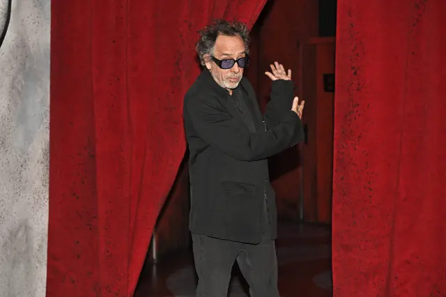 El cineasta estadounidense Tim Burton inauguró este miércoles en Madrid 'El laberinto'