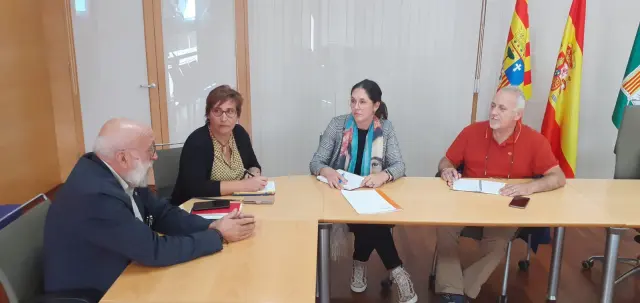 Reunión de los responsables del Ayuntamiento de Fraga y de la Comarca del Bajo Cinca para analizar la situación de Villa Fortunatus.