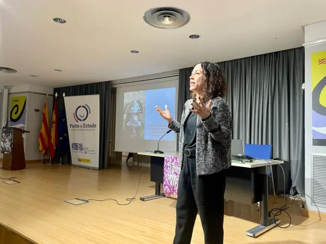 Carmen Ruiz Repullo (Córdoba, 1976) es una socióloga española especializada en violencia de género en adolescentes y jóvenes, galardonada con el Premio Meridiana en 2017. Imparte formación en materia de género y prevención de la violencia de género para profesorado, alumnado, familias y personal técnico de administraciones públicas. Ha realizado labores de consultoría para distintos organismos públicos como la Universidad Internacional de Andalucía (UNIA), el