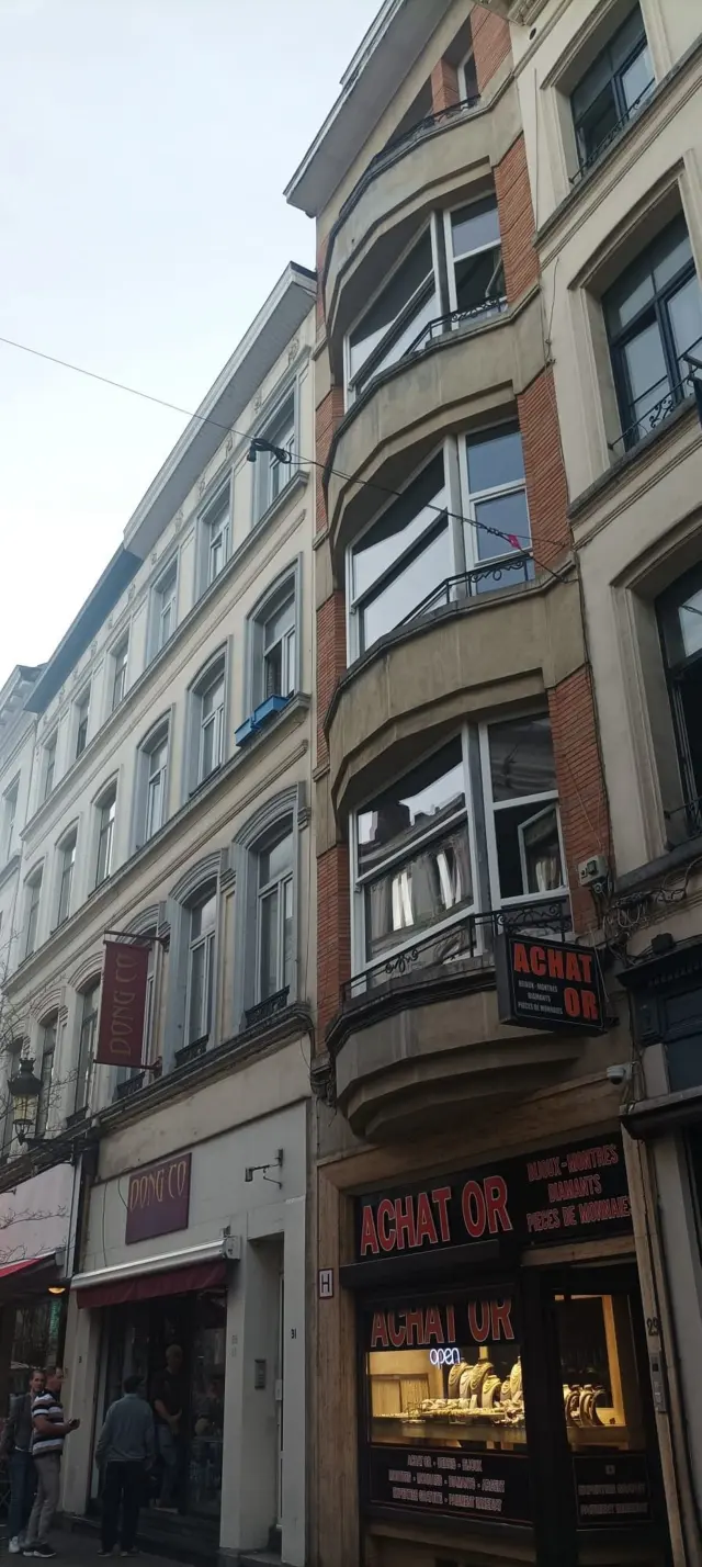 Edificio en Bruselas donde vivía la joven fallecida.