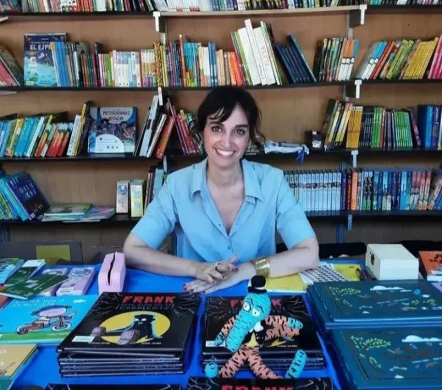 Patricia Gayán firma sus dos primeros libros: 'Frank' y 'Despiértate'.
