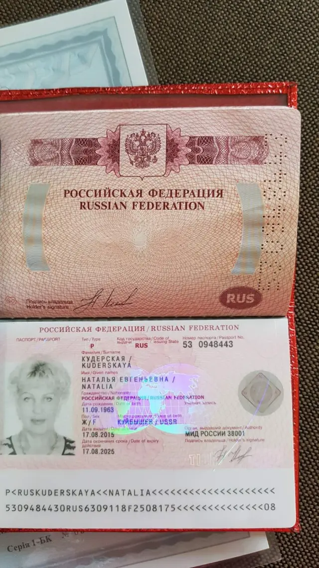 El pasaporte ruso de Natalia Kuderska