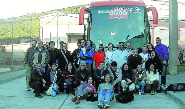 Un autobús de Comisiones Obreras se desplazó hasta el epicentro del desastre del Prestige