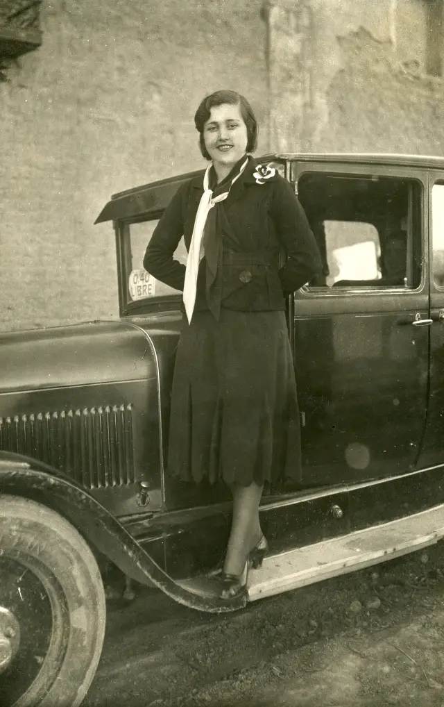Joven y su automovil (1938)