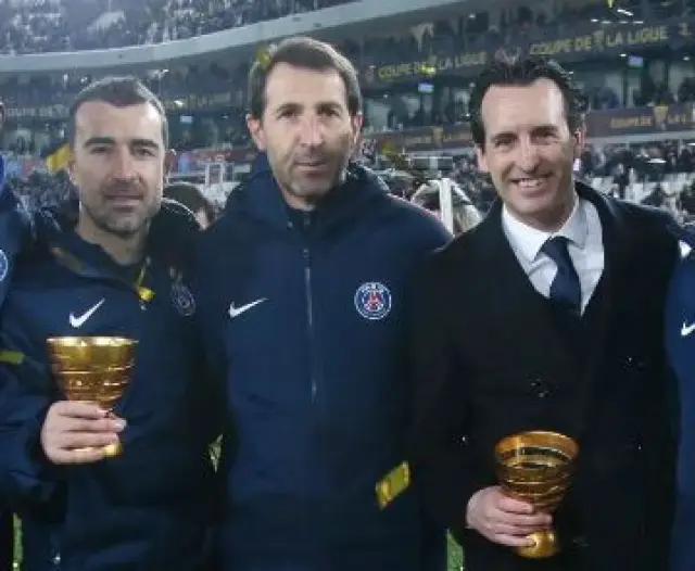 Julen Masach, en el centro, con Carcedo y Emery a su lado en su paso por el Paris Saint Germain.