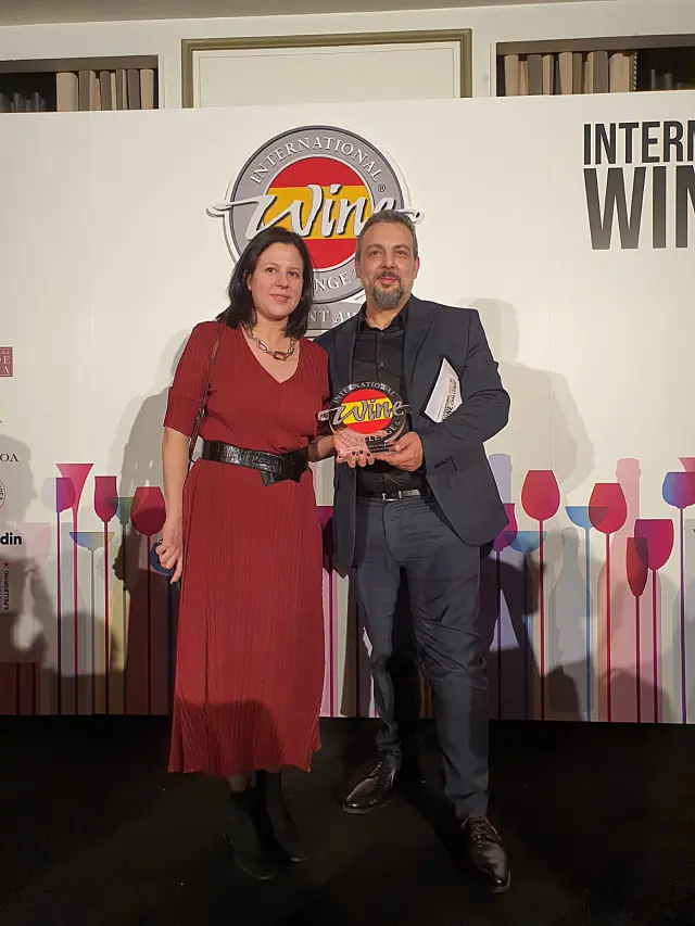 Natalia Martínez y Rubén Martín recogieron este lunes el premio en el hotel Palace.