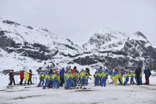 Esquiadores en las pistas de Candanchú el día de la Inmaculada.