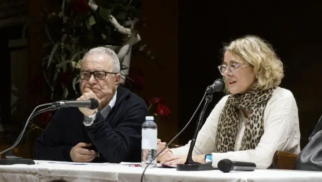 Miguel Gracia, presidente de la Diputación Provincial de Huesca, y Teresa López, presidenta de la Federación de Asociaciones de Mujeres Rurales (Fademur).