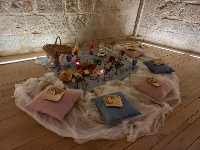 Uno de los pícnics que organiza María Jesús Grávalos en el castillo de Mesones de Isuela.