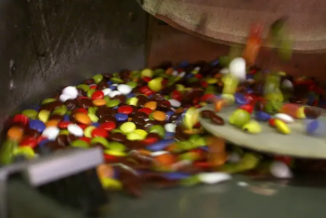 Los Lacasitos, coloridas grageas de Chocolate, pasean el nombre de la empresa por 40 países.