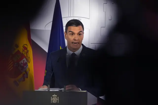 Madrid - Il primo ministro spagnolo Pedro Sanchez in conferenza stampa