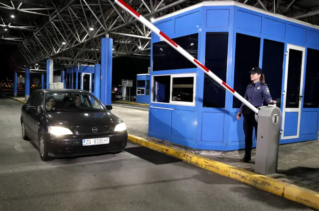 Eliminación de los controles en la frontera entre Coracia y Eslovenia con la entrada de la primera en el espacio Schengen. CROATIA EU DIPLOMACY