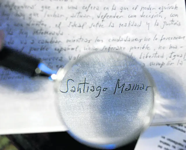 La firma de Santiago Mainar fue analizada por un grafólogo.
