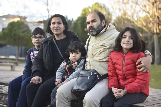 La familia tuvo que huir de Afganistán porque su vida corría peligro.
