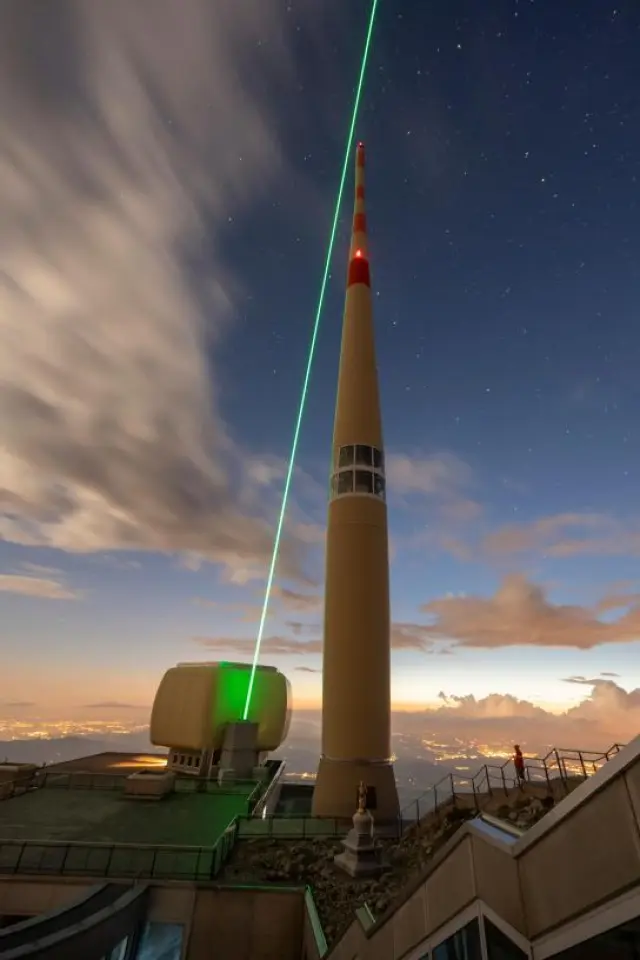 Dispositivo LLR (Laser Lightning Rod) en la cumbre de Säntis (Suiza)