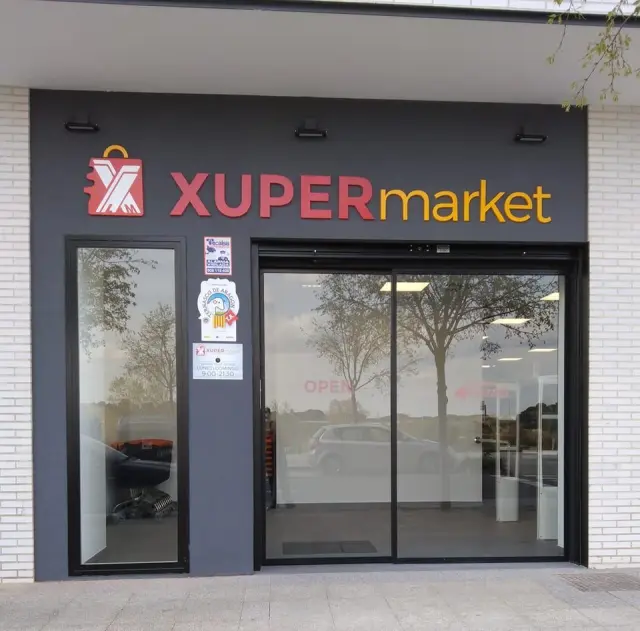 Xupermarket es un supermercado de origen asiático que ha abierto hace apenas unos meses y destaca por su amplio horario
