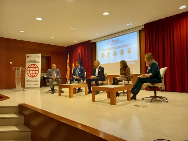 Jornada sobre el potencial aeroespacial de Teruel en la Delegación de Gobierno de la capital turolense