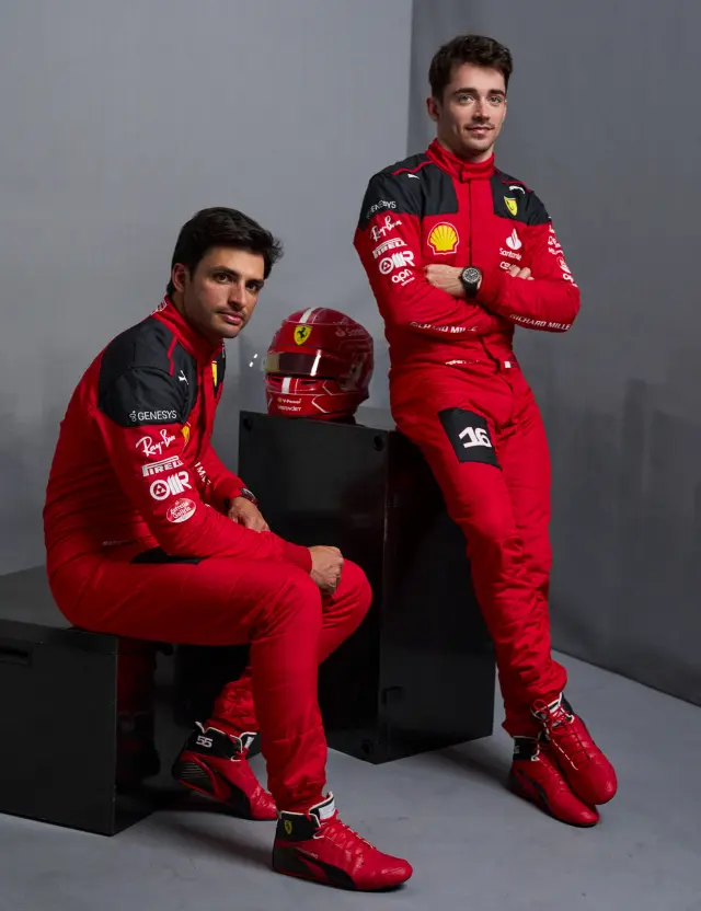 El español Carlos Sainz y el monegasco Charles Leclerc, pilotos de Ferrari