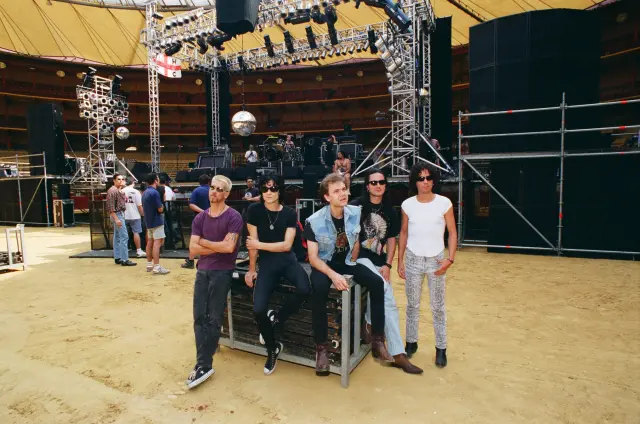 Héroes del Silencio a pie de escenario, el día 8 de junio de 1996 en la plaza de toros de Zaragoza
