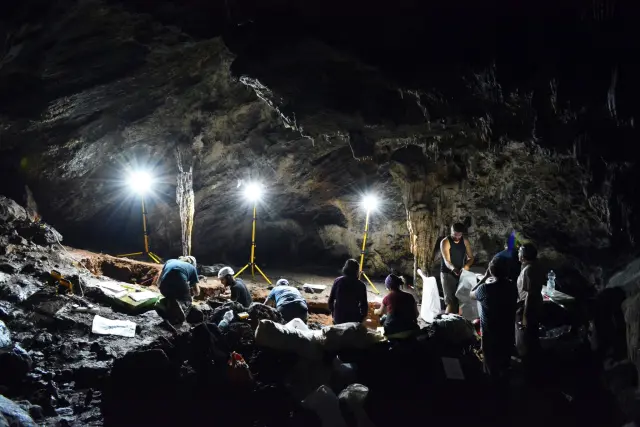 Excavación en Cueva de Ardales.