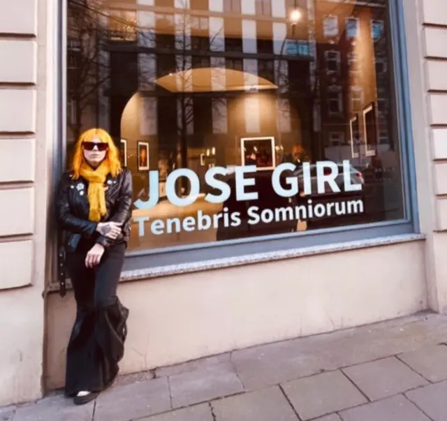 Jose Girl, en la galería berlinesa donde expone.