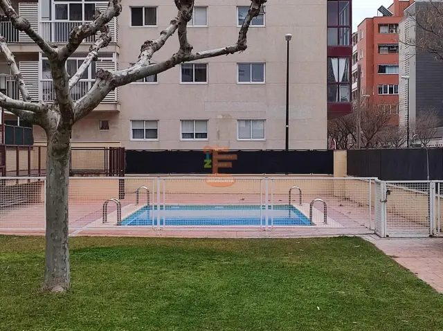 La piscina de la casa a la venta en Parque Goya.