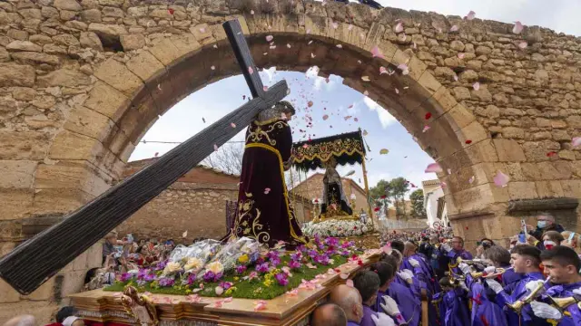 Procesión del Encuentro entre Jesús Nazareno y Nuestra Señora de la Soledad en Teruel