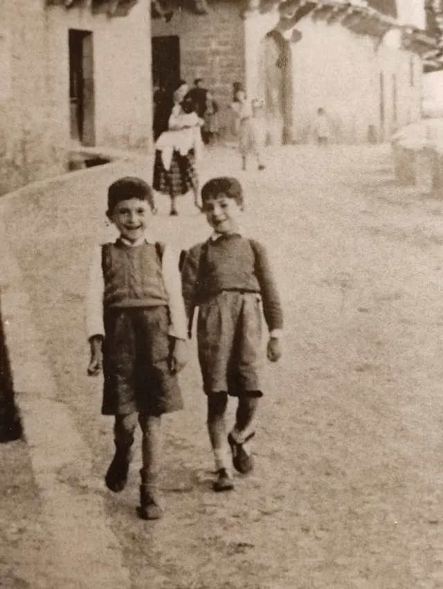 Los dos primeros, en los años 50 en Uncastillo: Manolete y Ángel Guinda.