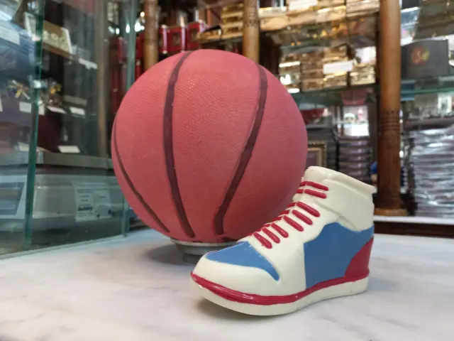 La mona de balón de baloncesto y la bamba, en Fantoba.